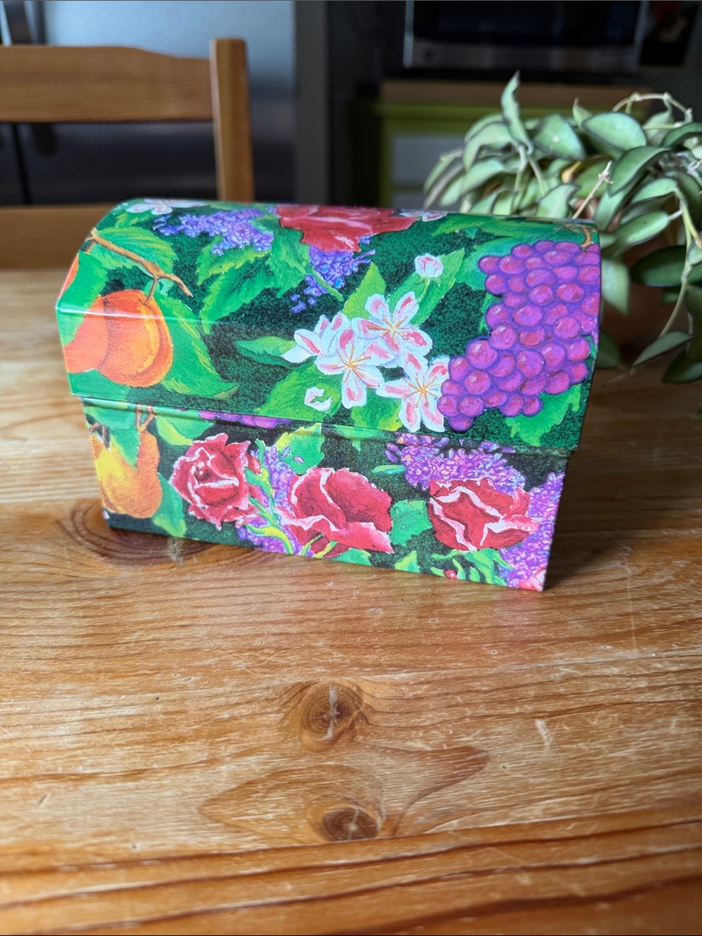 Vintage Floral Fruit Pattern Decorative Tin Trinket Box